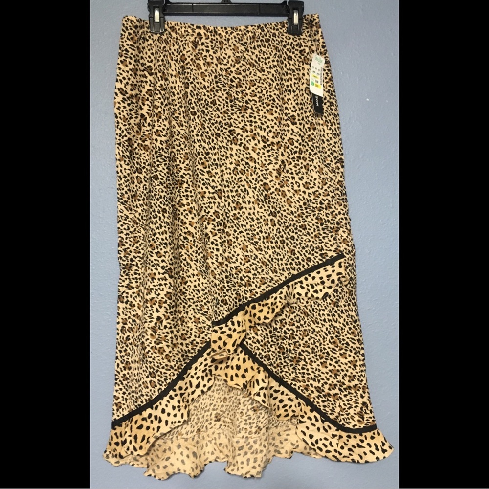 🆕 Anne Carson Leopard Ruffle Skirt